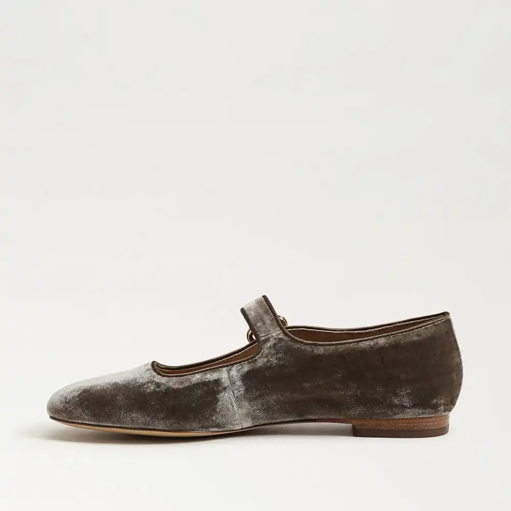 Michaela Mary Jane Flat