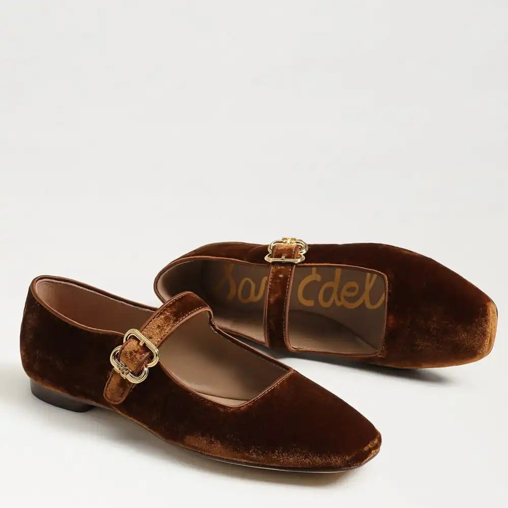 Michaela Mary Jane Flat